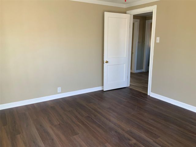 301 Travis Street, Baytown, TX 77520