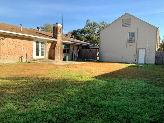 301 Travis Street, Baytown, TX 77520