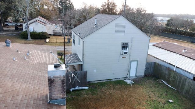 301 Travis Street, Baytown, TX 77520