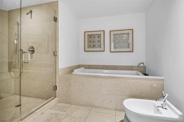 465 Brickell Ave 5102, Miami, FL 33131