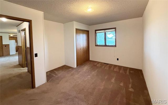 400 W Main, Novelty, MO 63460