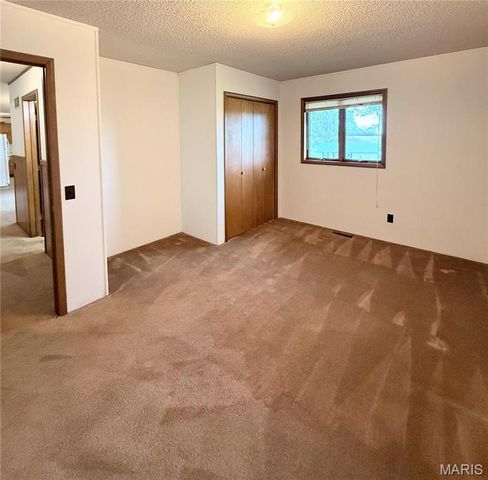 400 W Main, Novelty, MO 63460