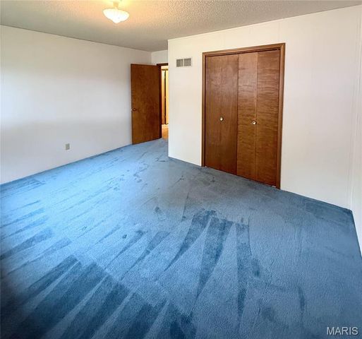 400 W Main, Novelty, MO 63460