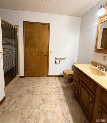 400 W Main, Novelty, MO 63460