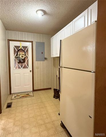 400 W Main, Novelty, MO 63460