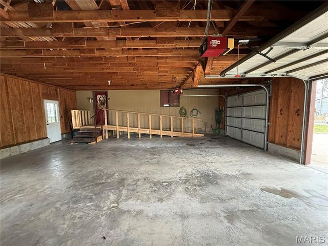 400 W Main, Novelty, MO 63460