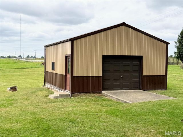 400 W Main, Novelty, MO 63460