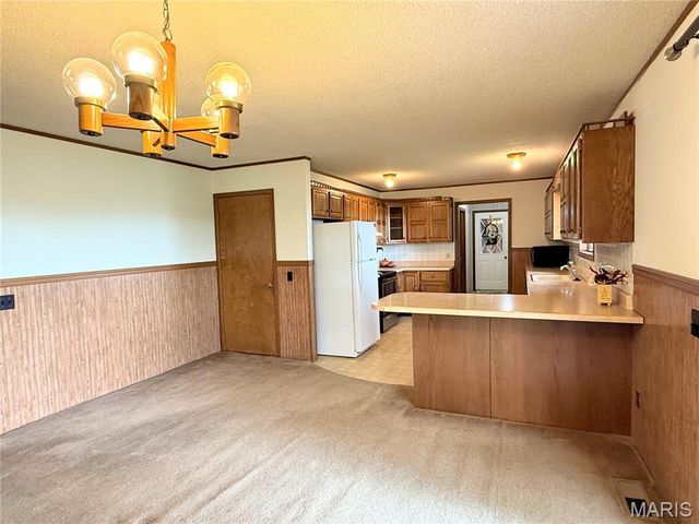 400 W Main, Novelty, MO 63460