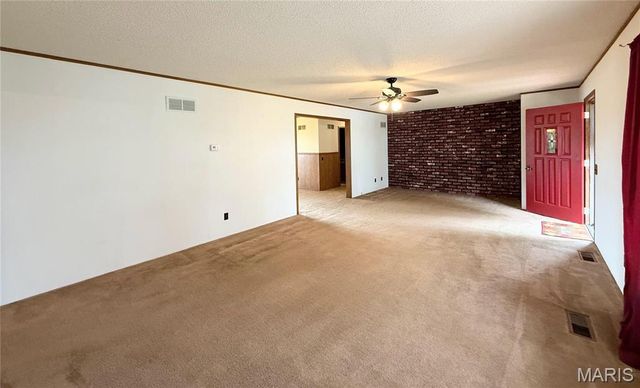 400 W Main, Novelty, MO 63460