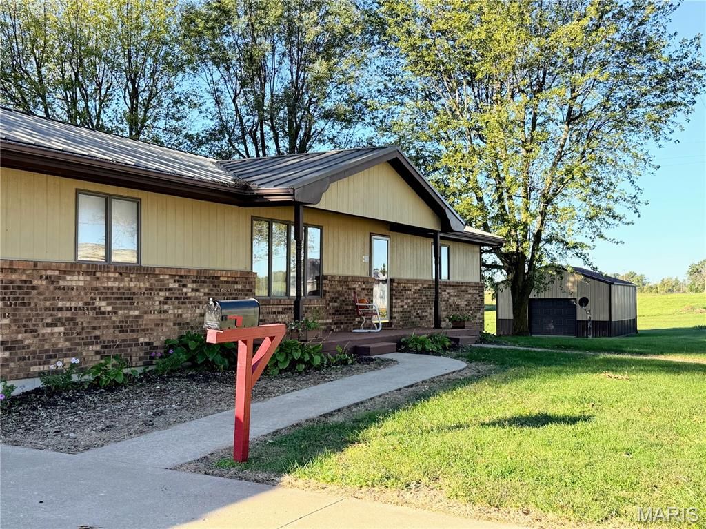 400 W Main, Novelty, MO 63460