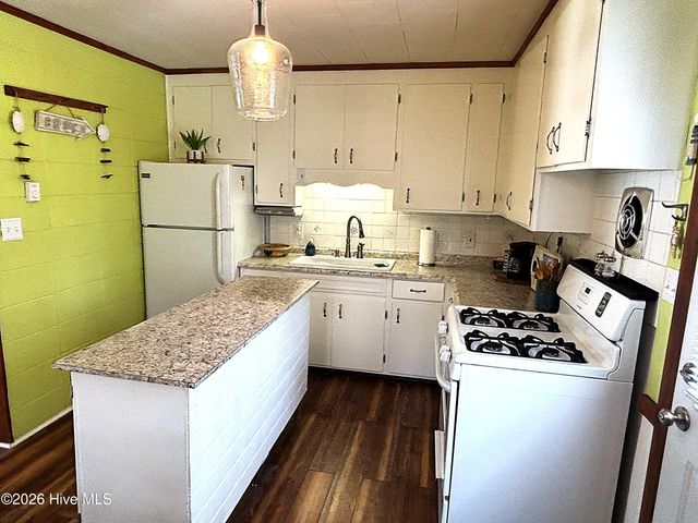 923 N Yaupon Terrace, Morehead City, NC 28557