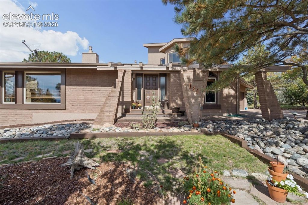 150 Desert Inn Way, Colorado Springs, CO 80921 — exterior