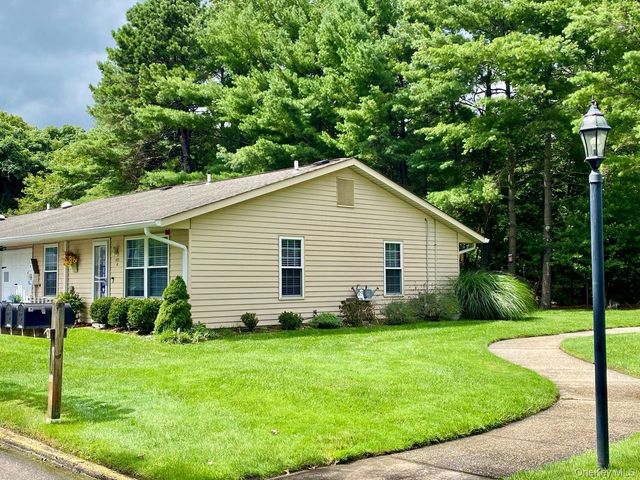 472A Darwen Drive, Ridge, NY 11961