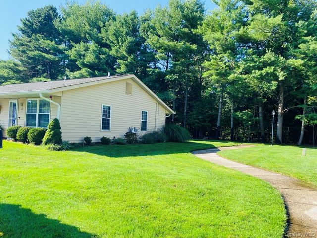 472A Darwen Drive, Ridge, NY 11961