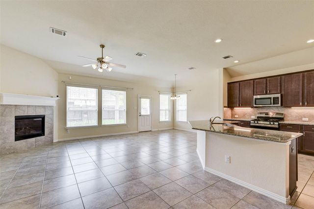 84 Linnwood Drive, Woodbranch, TX 77357