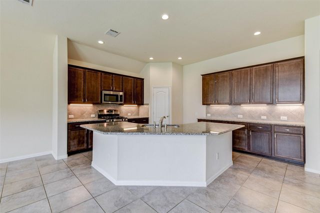 84 Linnwood Drive, Woodbranch, TX 77357