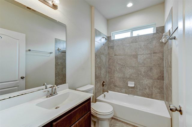 84 Linnwood Drive, Woodbranch, TX 77357