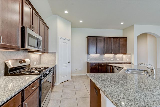 84 Linnwood Drive, Woodbranch, TX 77357