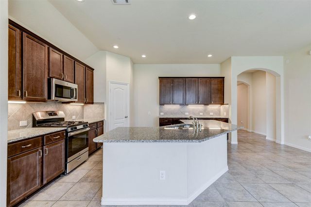 84 Linnwood Drive, Woodbranch, TX 77357