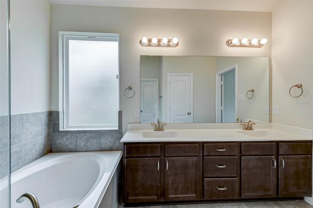 84 Linnwood Drive, Woodbranch, TX 77357