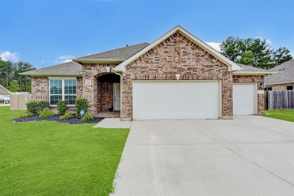 84 Linnwood Drive, Woodbranch, TX 77357