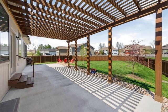 21010 W 225th Street, Spring Hill, KS 66083