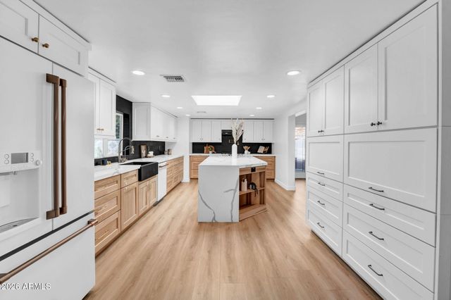 10624 N 38TH Street, Phoenix, AZ 85028