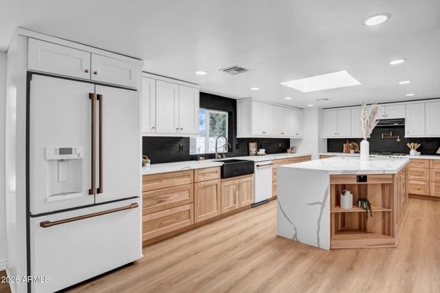 10624 N 38TH Street, Phoenix, AZ 85028