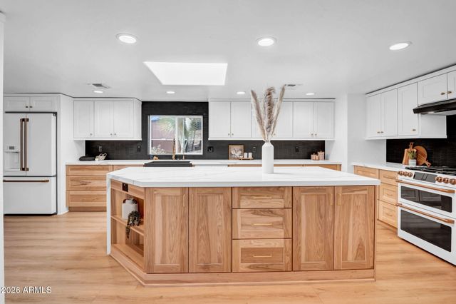 10624 N 38TH Street, Phoenix, AZ 85028