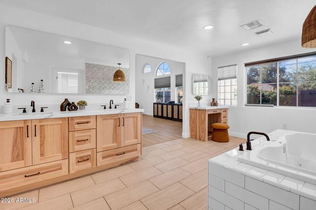 10624 N 38TH Street, Phoenix, AZ 85028