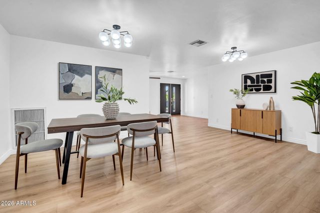 10624 N 38TH Street, Phoenix, AZ 85028