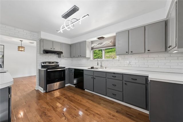 135 Penn Adamsburg Rd, Hempfield Twp, PA 15644
