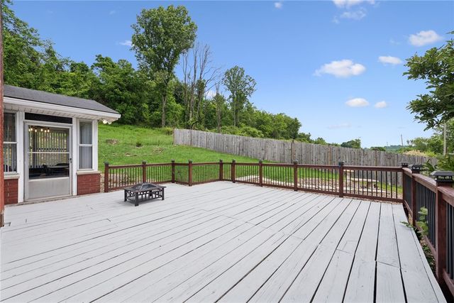 135 Penn Adamsburg Rd, Hempfield Twp, PA 15644