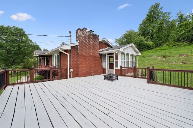 135 Penn Adamsburg Rd, Hempfield Twp, PA 15644