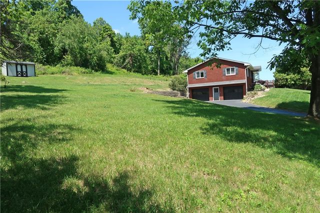 135 Penn Adamsburg Rd, Hempfield Twp, PA 15644