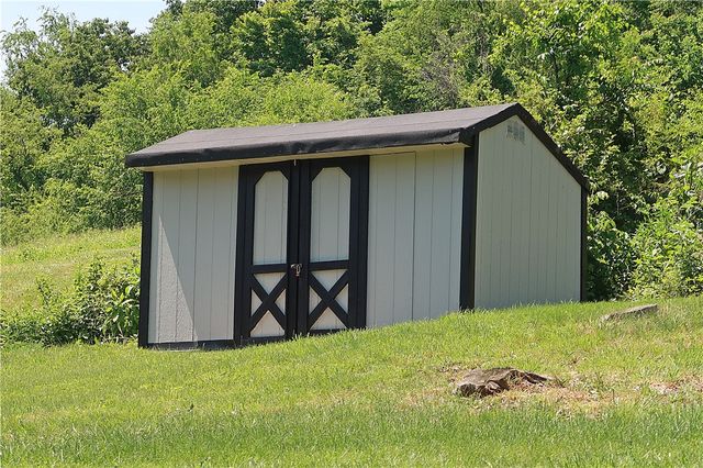 135 Penn Adamsburg Rd, Hempfield Twp, PA 15644
