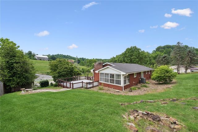 135 Penn Adamsburg Rd, Hempfield Twp, PA 15644