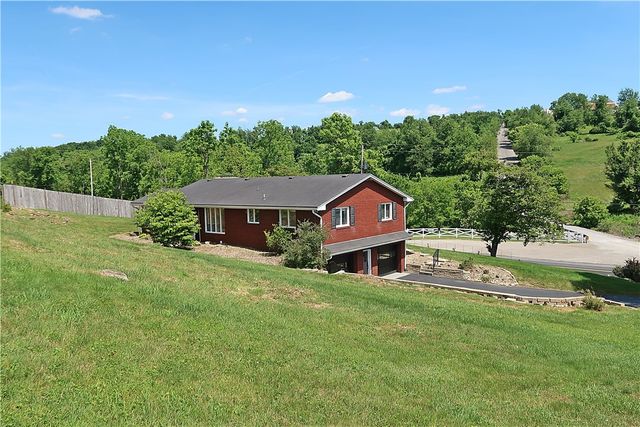 135 Penn Adamsburg Rd, Hempfield Twp, PA 15644
