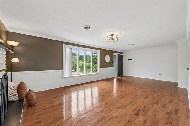 135 Penn Adamsburg Rd, Hempfield Twp, PA 15644