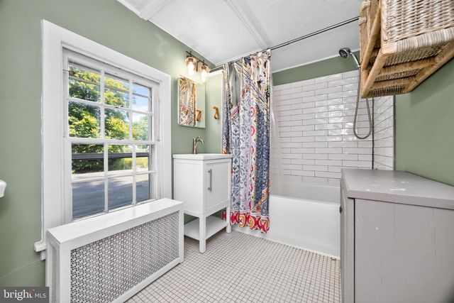 923 W KING RD, Malvern, PA 19355