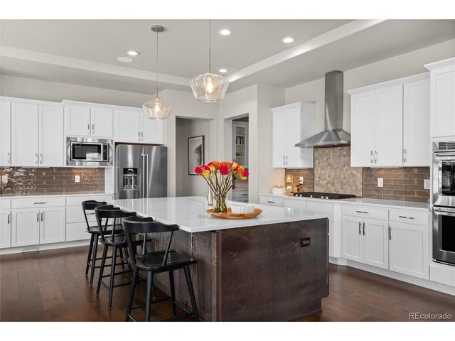 27671 E Lakeview Dr, Aurora, CO 80016