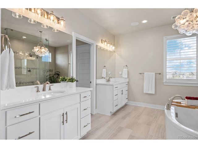 27671 E Lakeview Dr, Aurora, CO 80016