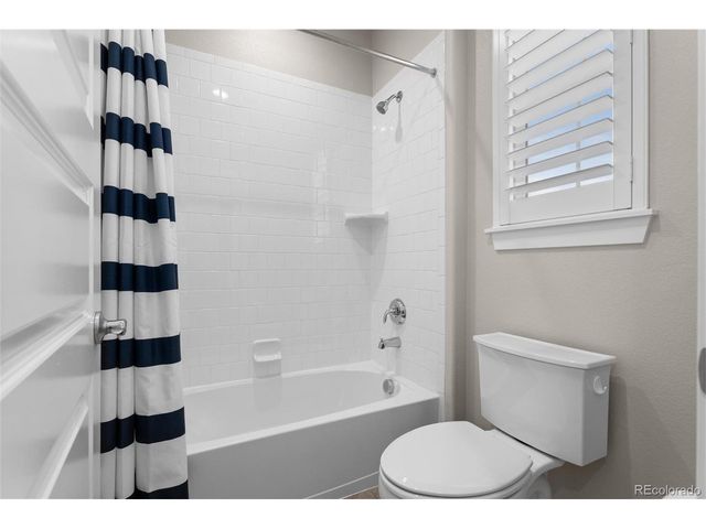 27671 E Lakeview Dr, Aurora, CO 80016