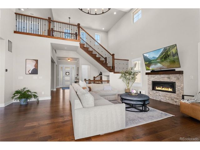 27671 E Lakeview Dr, Aurora, CO 80016