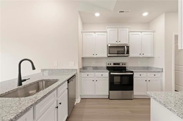 1084 Russell Drive, Winston-salem, NC 27127