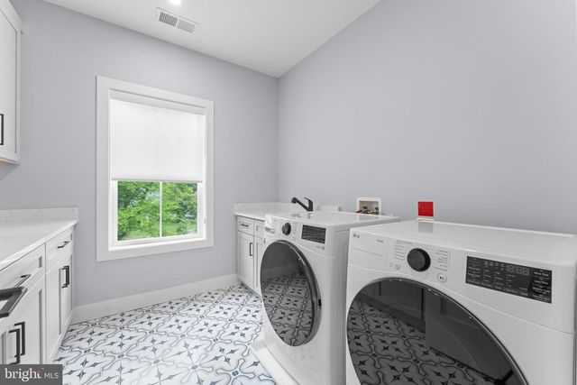 8104 WOODHAVEN BLVD, Bethesda, MD 20817