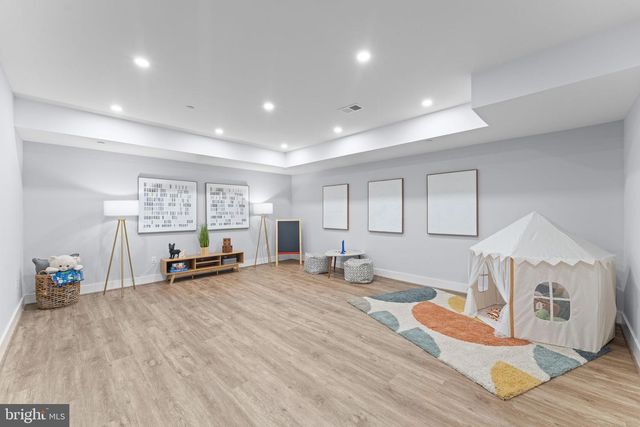 8104 WOODHAVEN BLVD, Bethesda, MD 20817