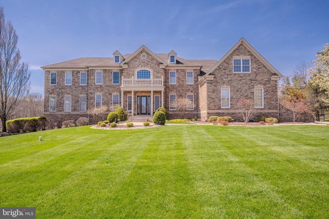 24 HAYHURST DR, Newtown, PA 18940