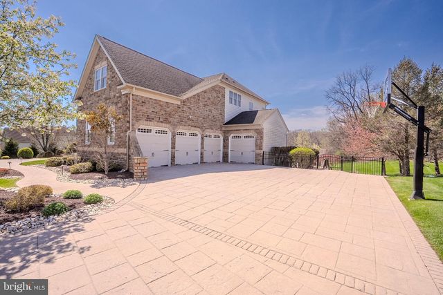 24 HAYHURST DR, Newtown, PA 18940