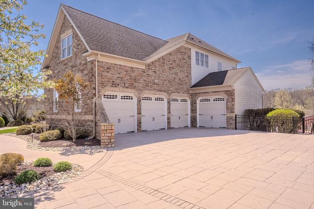 24 HAYHURST DR, Newtown, PA 18940